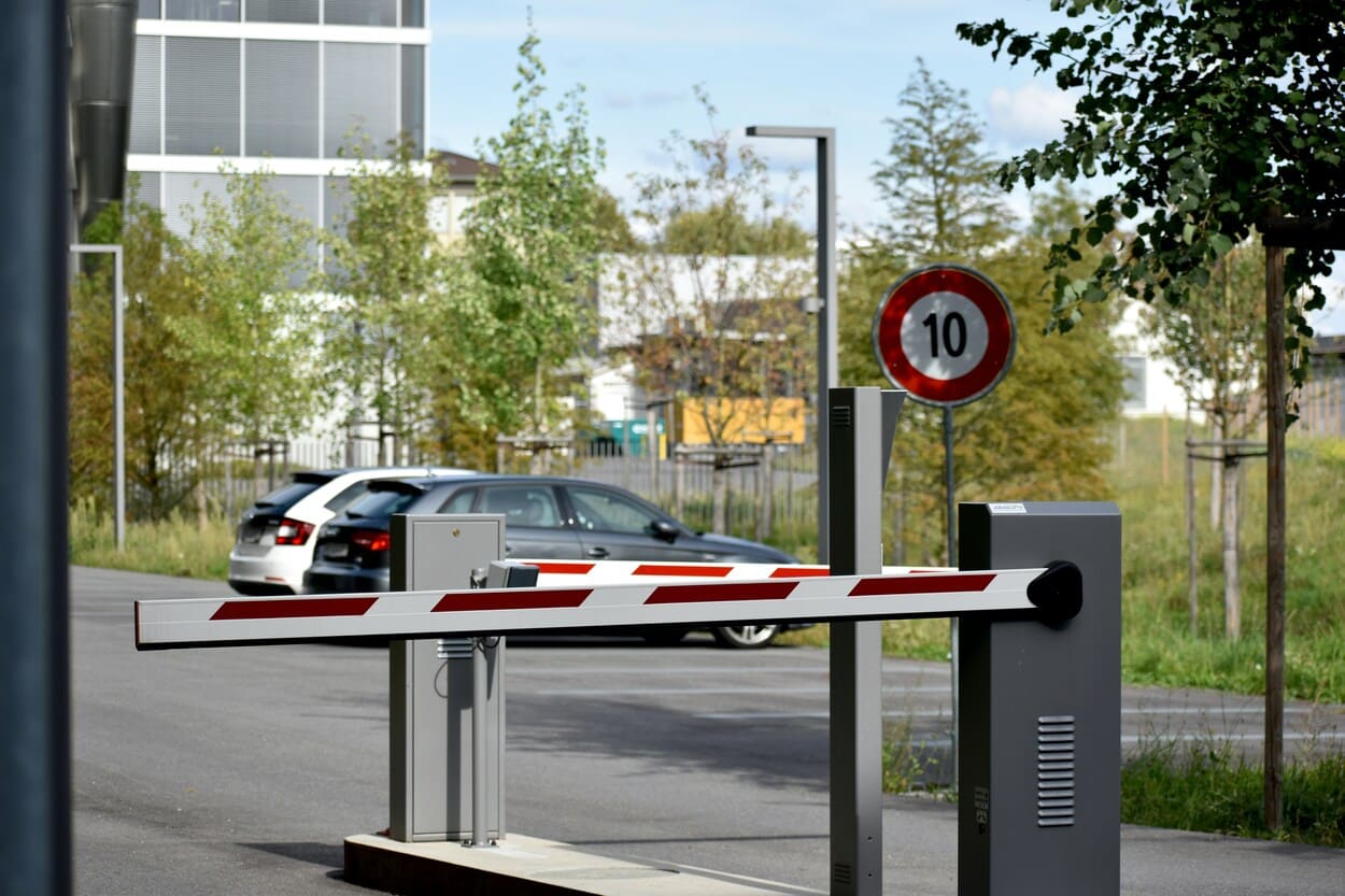 Barrière parking : sécuriser et monétiser ses parcs de stationnement